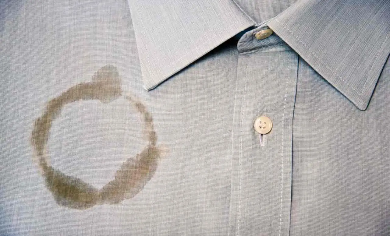 Come smacchiare tovaglie e strofinacci: il trucco per non rovinarli