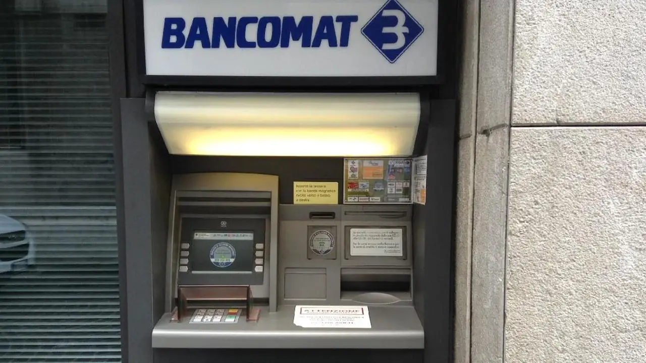 Fai attenzione a questi bonifici: ecco cosa controlla la banca per segnalarli subito